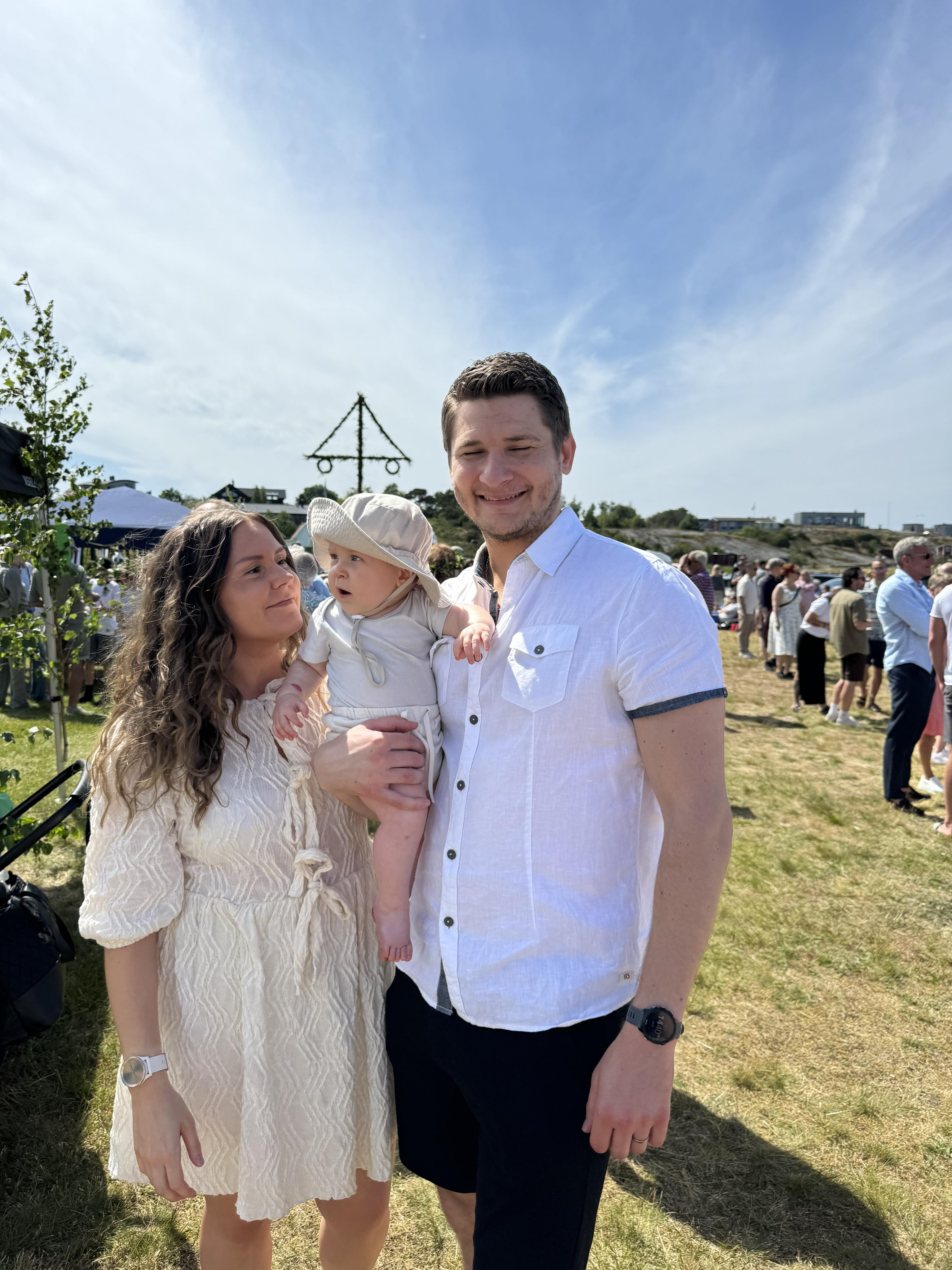 Susanna, Marcus och Nico firar midsommar